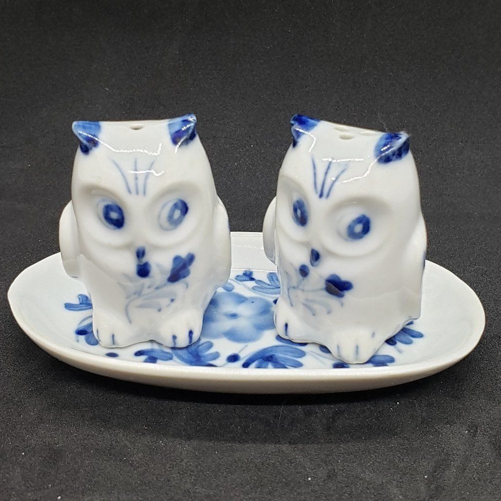 Porcelain Vintage Blue White Owl Salt and Pepper Shaker Set with Tray